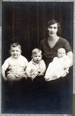 Helen (Russell) Kleinhenz with her three children. L-R Leonard Jr., Elizabeth, and Rosemary. This photo is undated but it was taken between 1929-1933. Souce: Mary Dineen